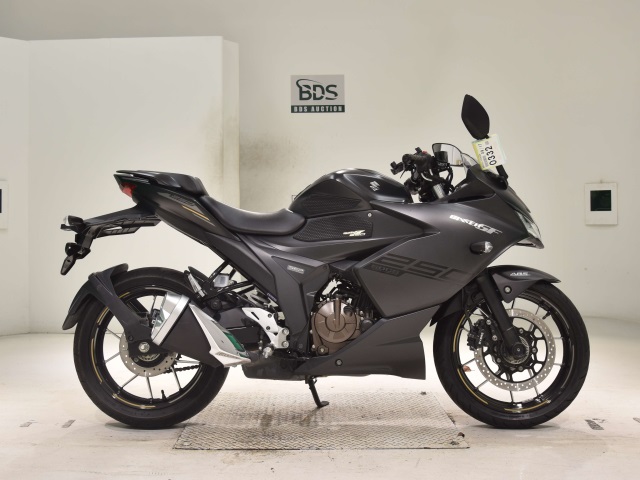 Suzuki GIXXER250SF