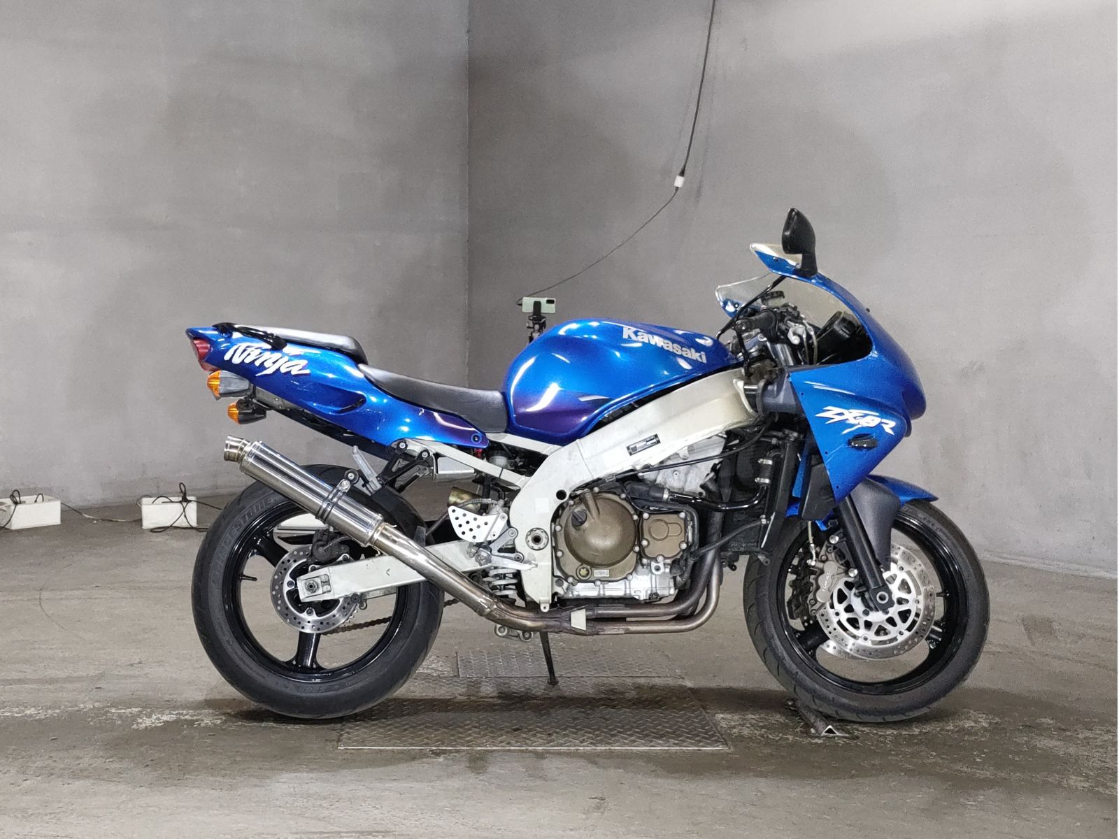 Kawasaki NINJA ZX-9R 1999