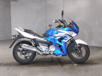 Suzuki GSR250F