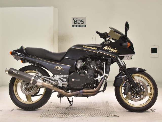 Kawasaki GPZ900R 2002