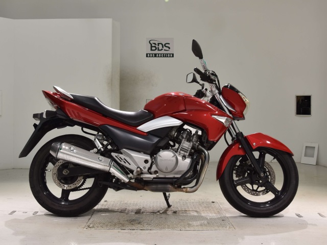 Suzuki GSR250