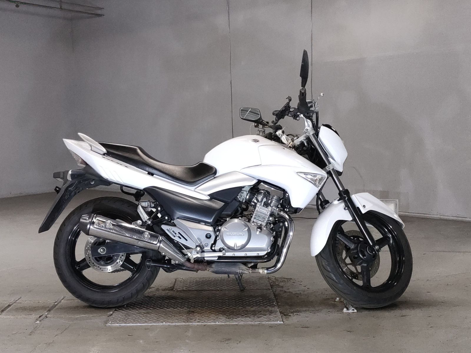 Suzuki GSR250