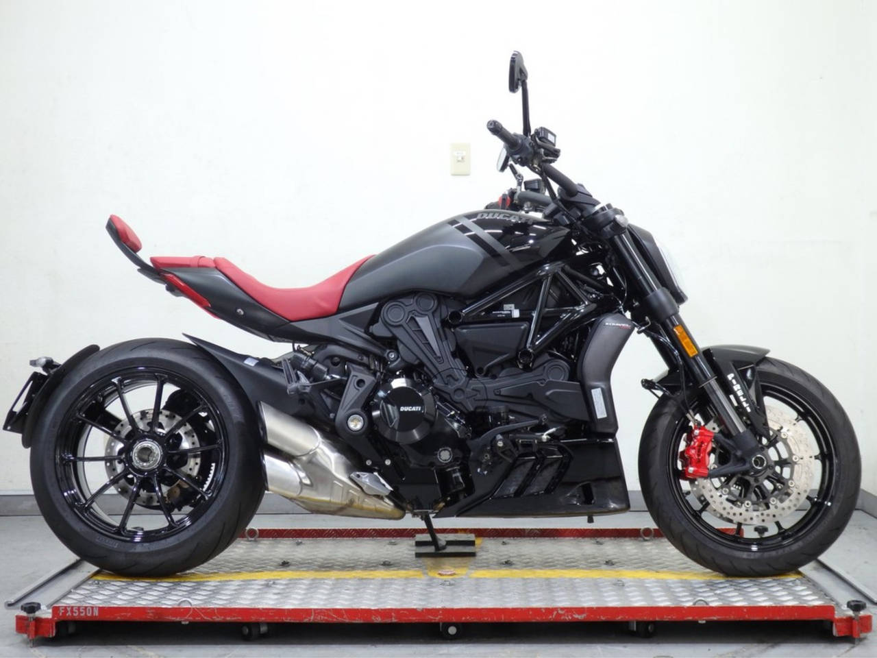 Ducati X DIAVEL 2022