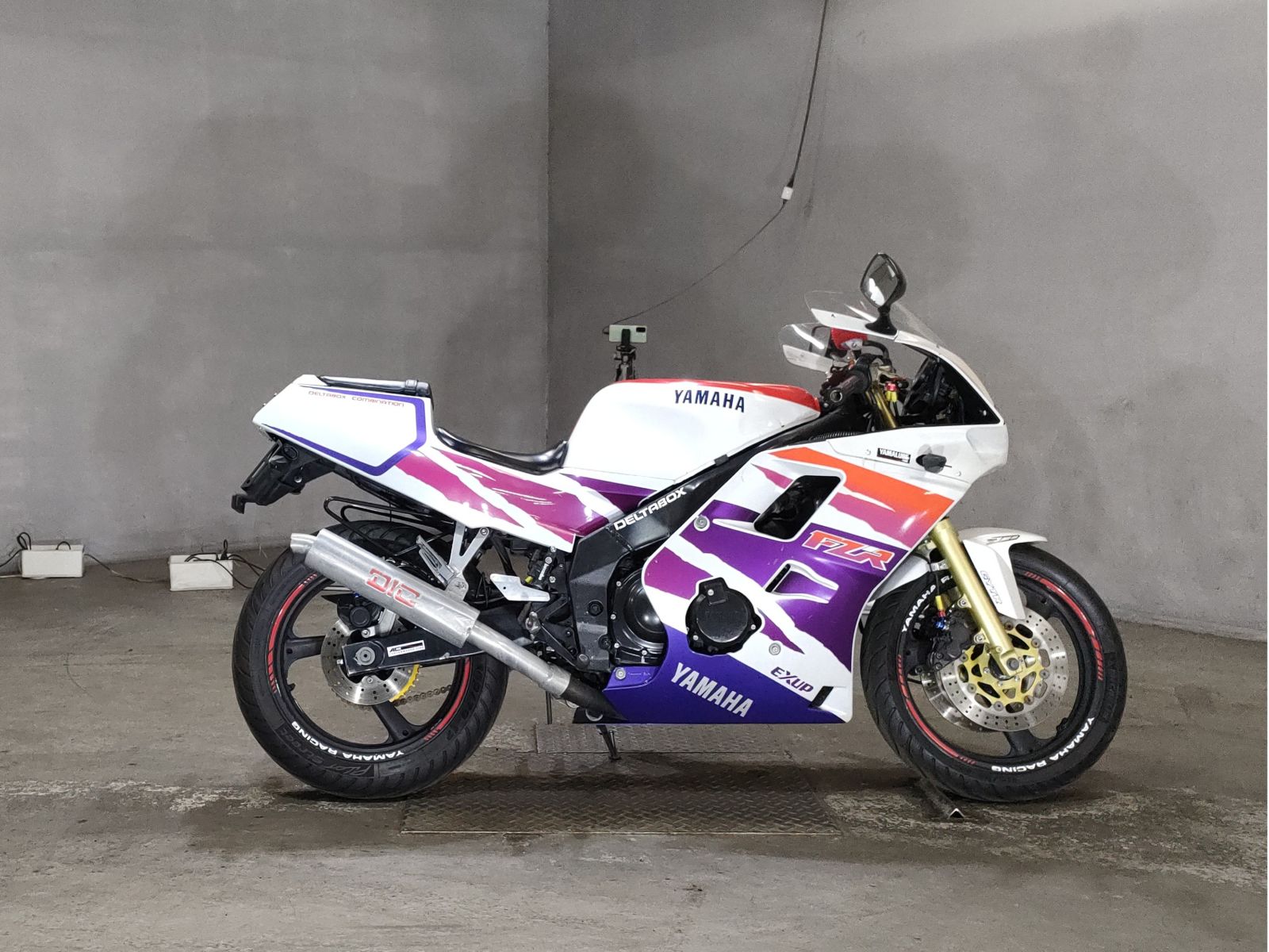 Yamaha FZR250 1993