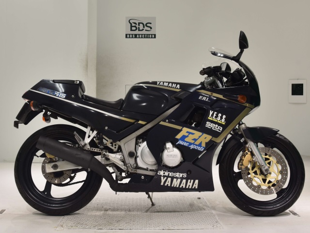 Yamaha FZR250 1987