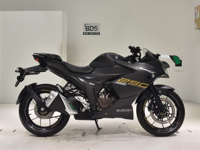 Suzuki GIXXER250SF