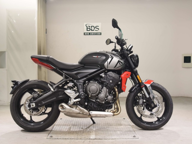 Triumph TRIDENT660 2024