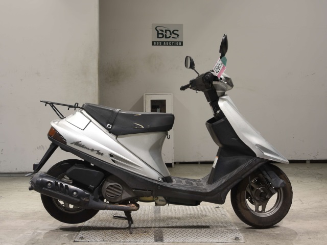 Suzuki ADDRESS V100