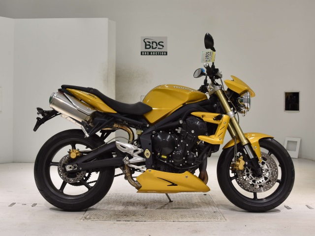 Triumph STREET TRIPLE 2010