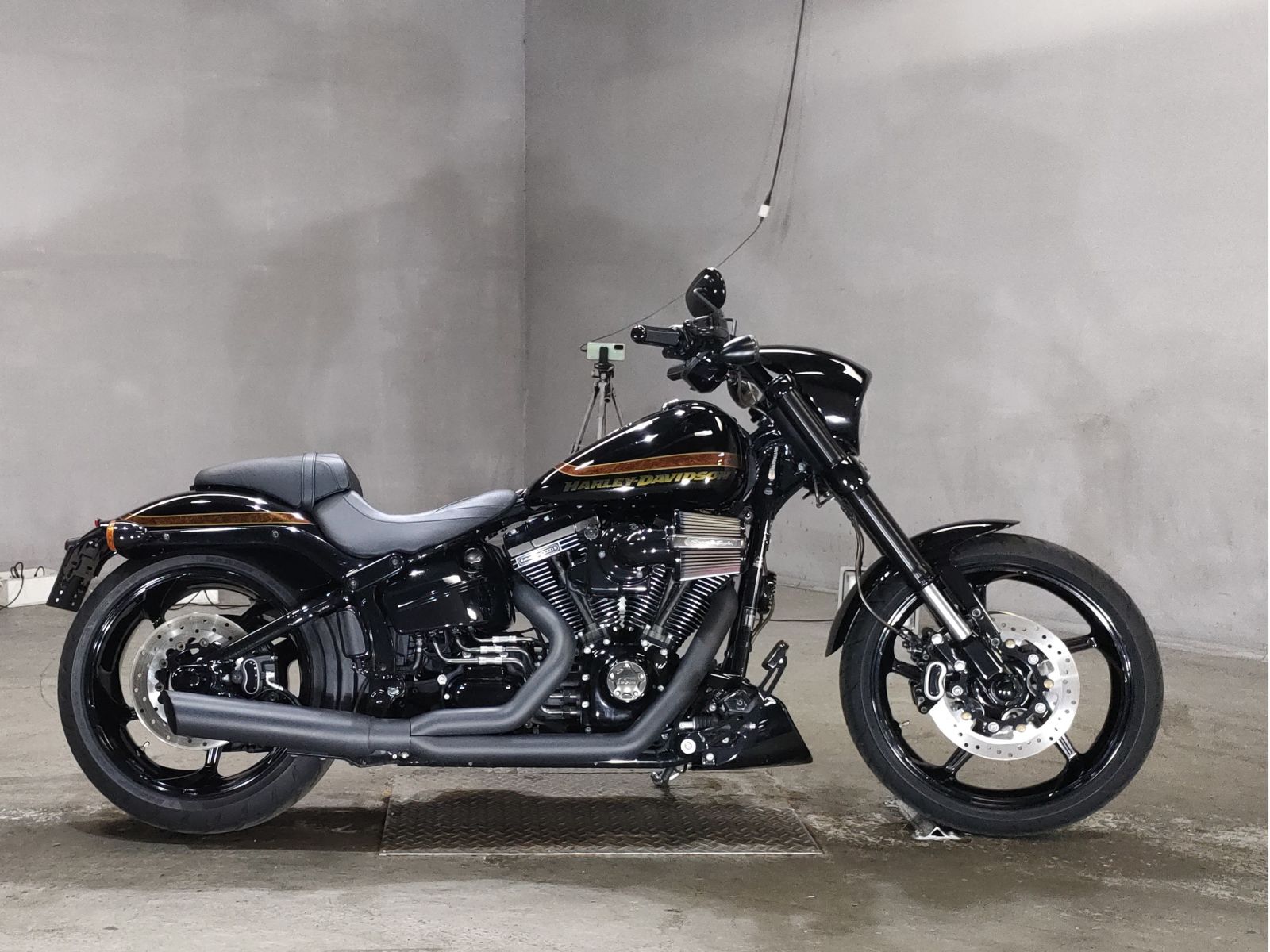 HD BREAKOUT FXSB1800 2016