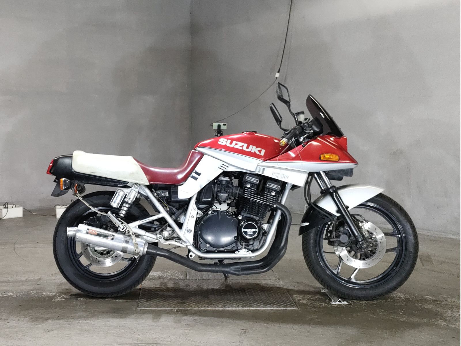 Suzuki GSX1100S KATANA 1986
