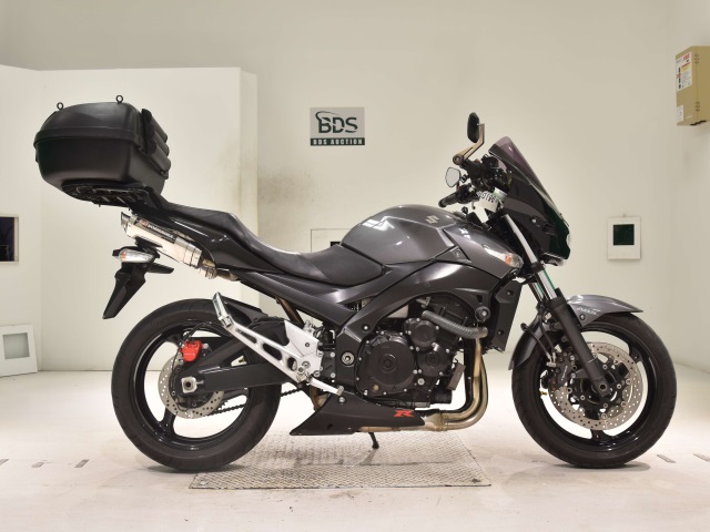 Suzuki GSR400A 2010