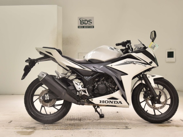 Honda CBR150R 2016
