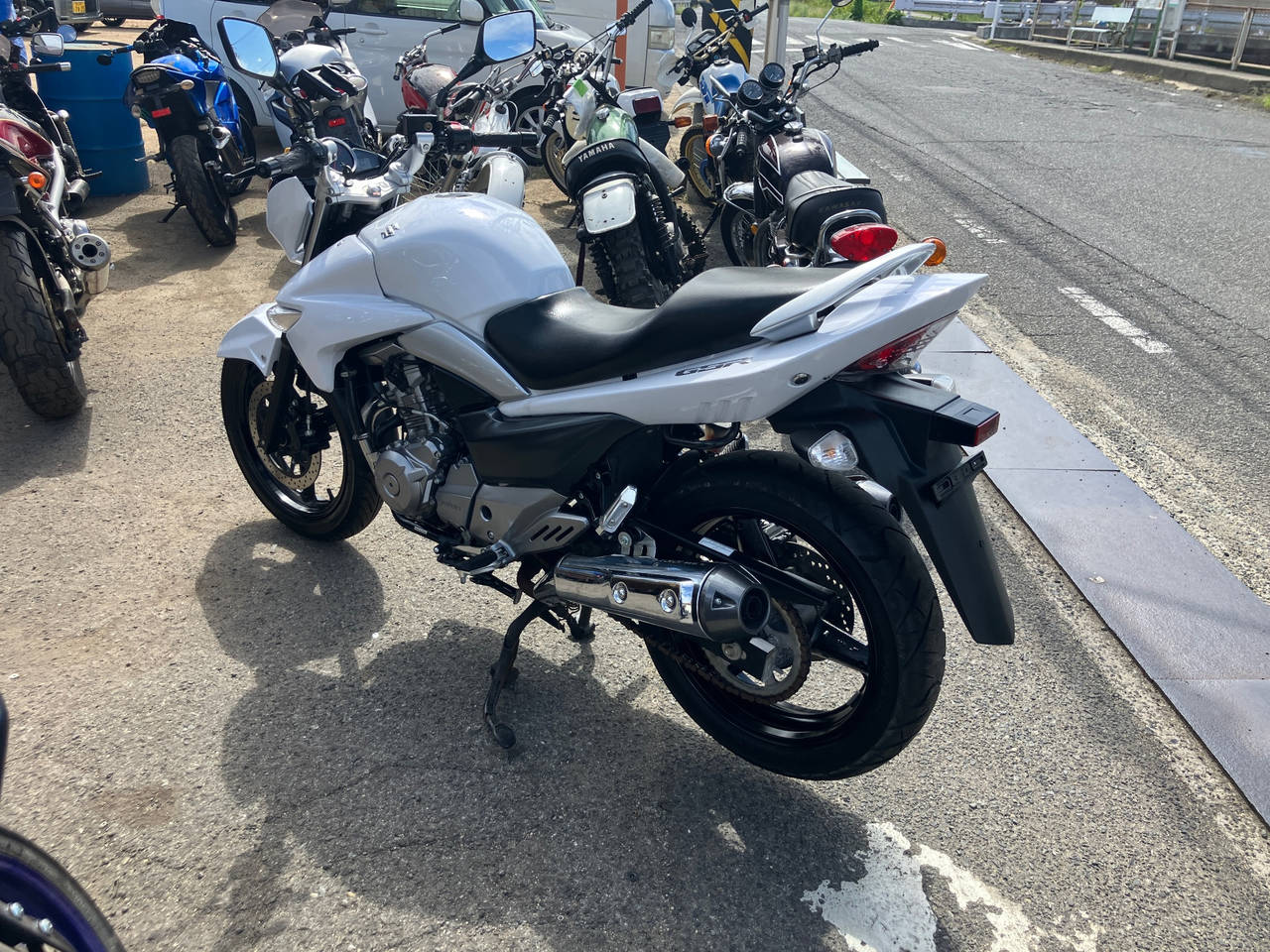 Suzuki GSR250