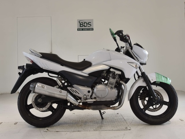 Suzuki GSR250