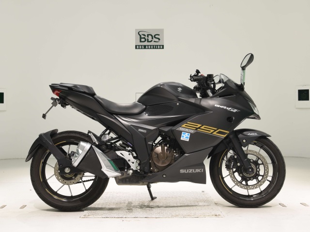 Suzuki GIXXER250SF