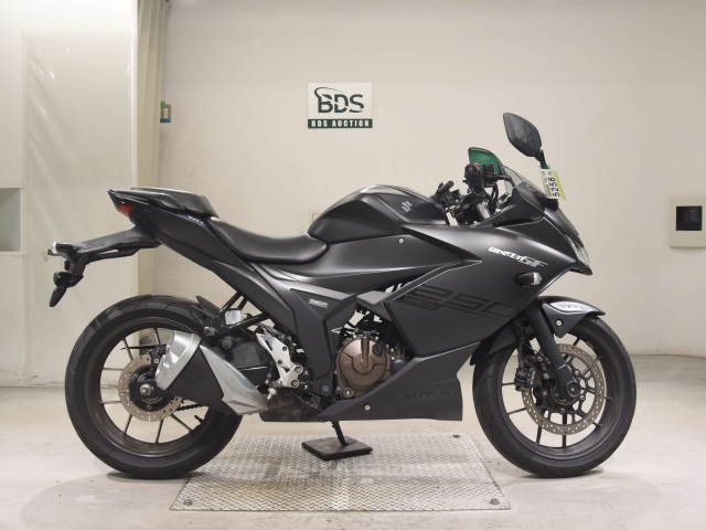Suzuki GIXXER250SF