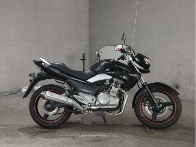 Suzuki GSR250