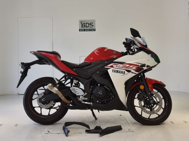 Yamaha YZF-R25 2015
