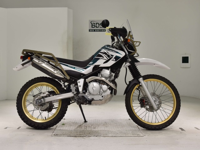Yamaha SEROW XT250 2016
