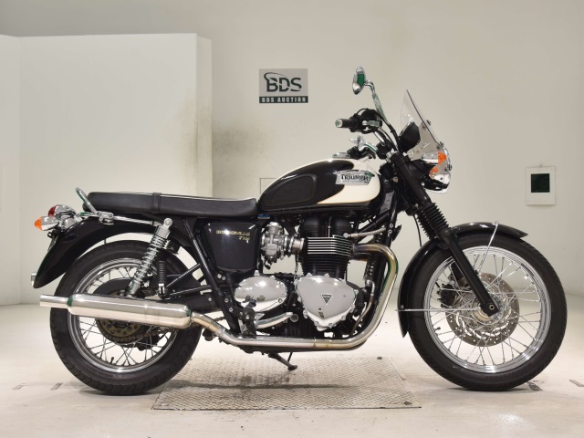 Triumph BONNEVILLE T100 2011