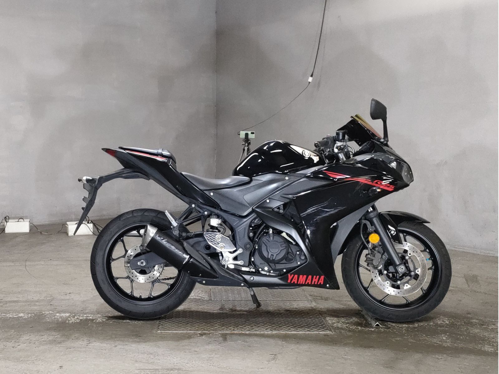 Yamaha YZF-R25 2015