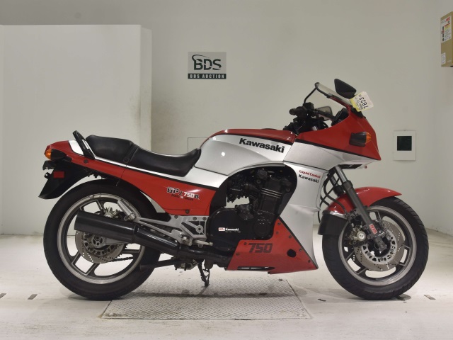 Kawasaki GPZ900R 1984