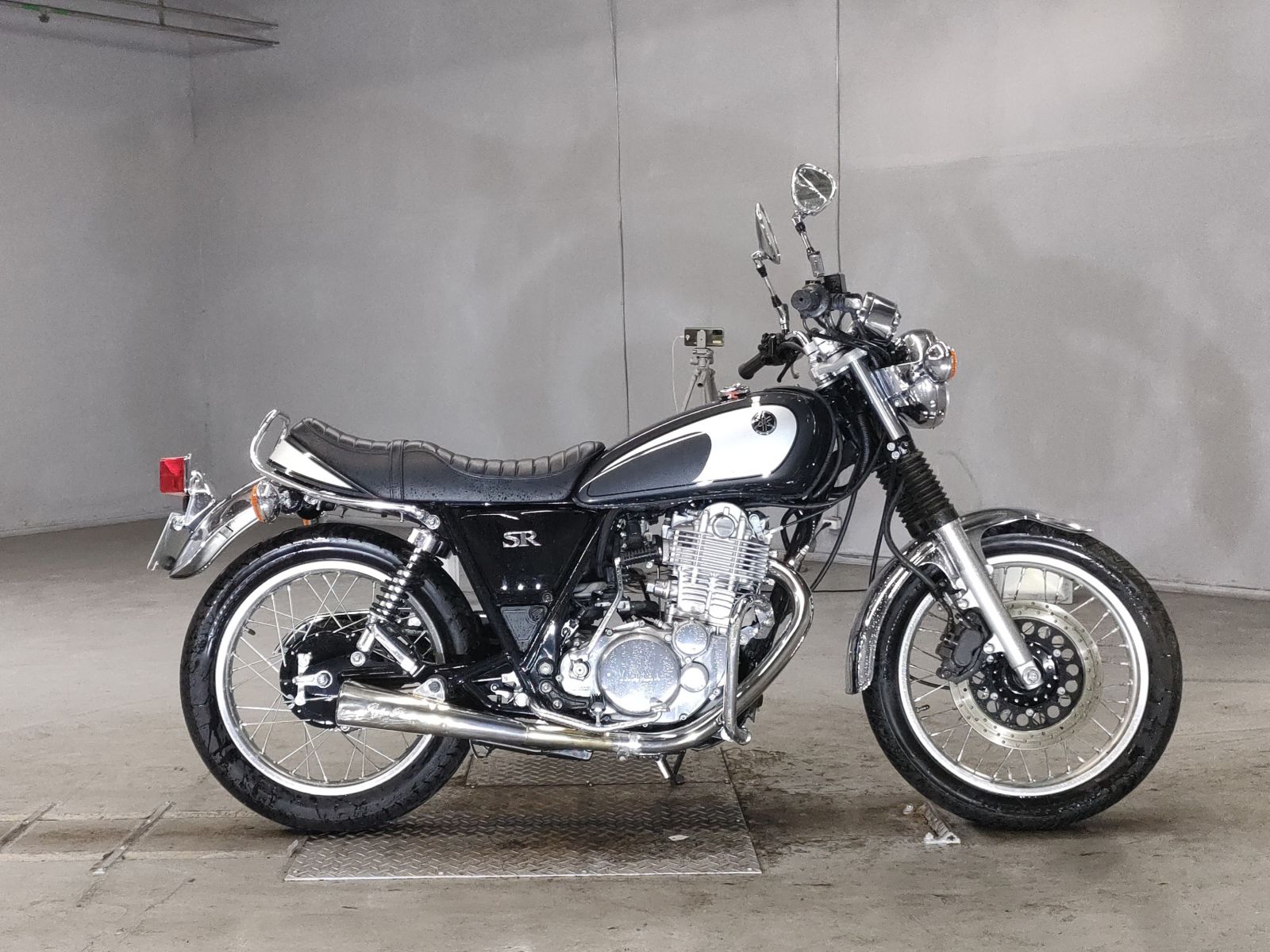 Yamaha SR400 2022