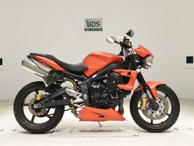 Triumph STREET TRIPLE R 2010