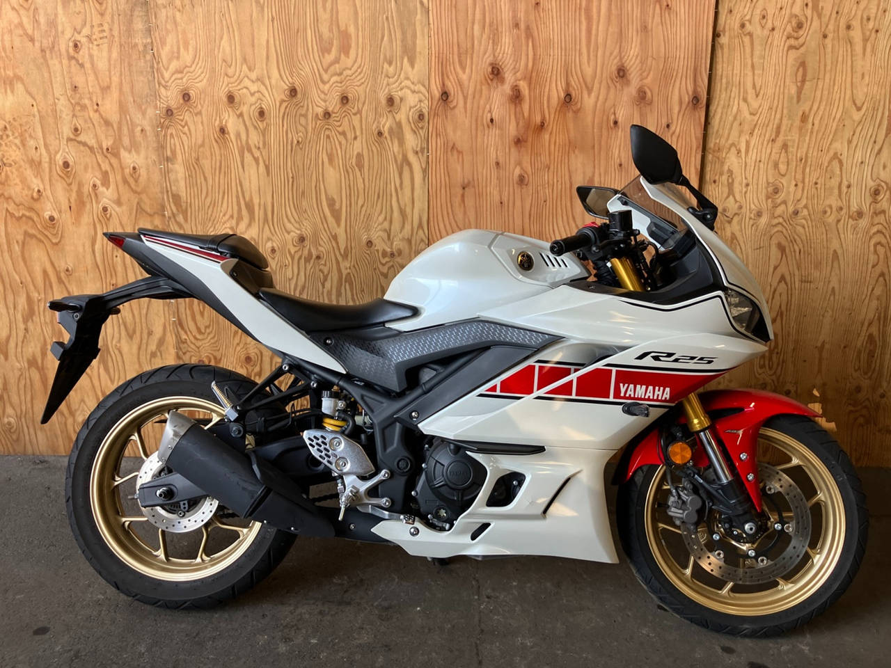 Yamaha YZF-R25A 2022
