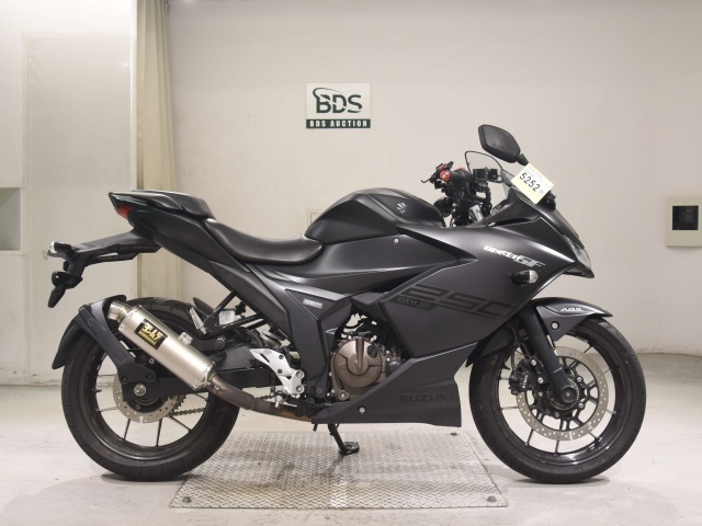 Suzuki GIXXER250SF