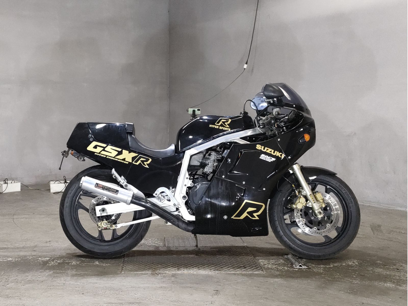 Suzuki GSX-R750 1987