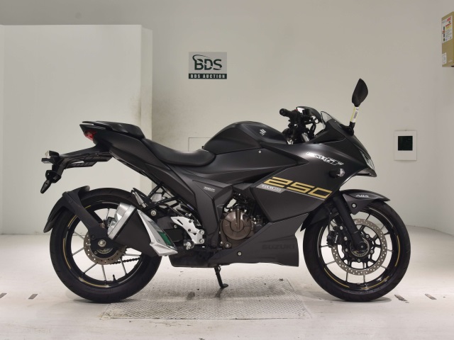 Suzuki GIXXER250SF
