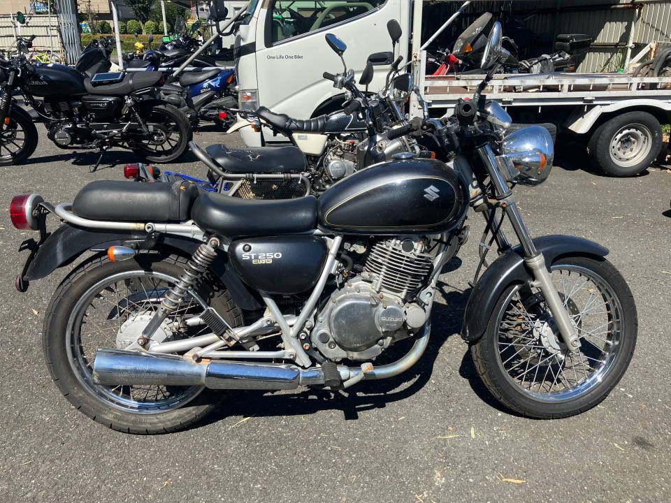 Suzuki ST250E