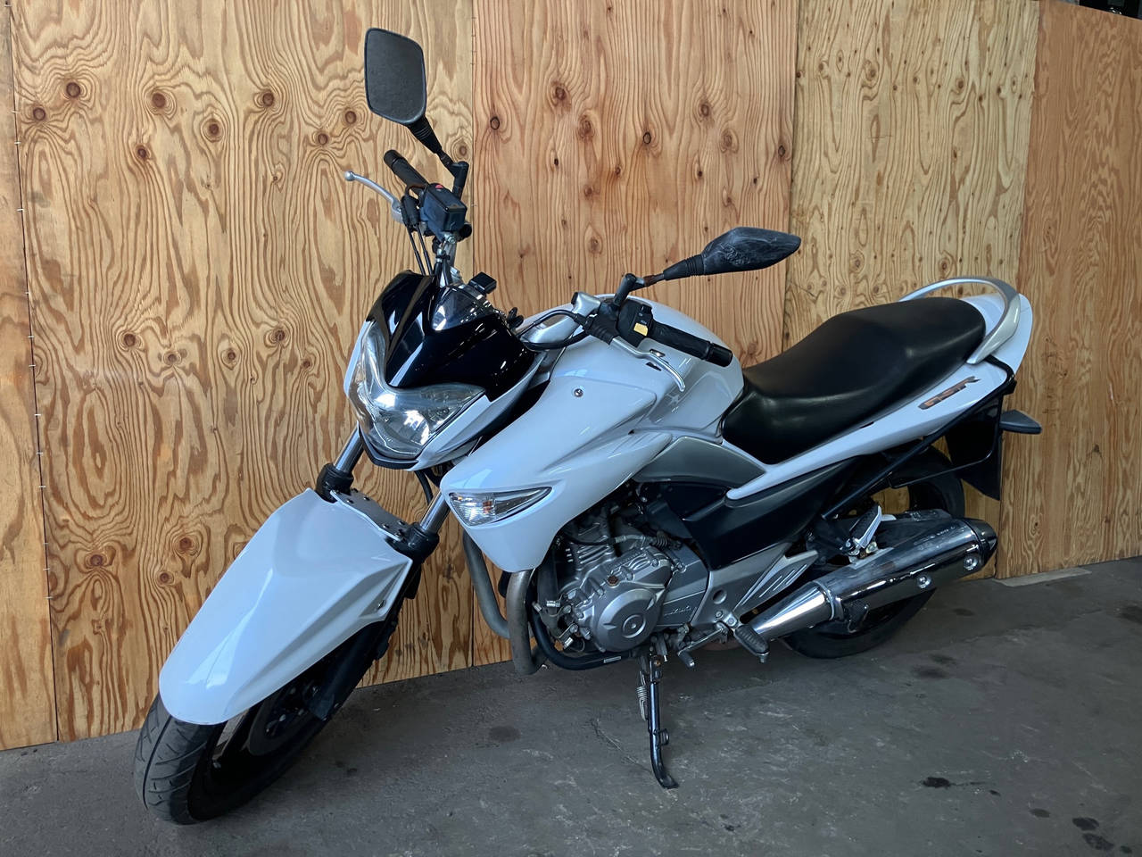 Suzuki GSR250