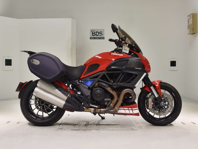 Ducati DIAVEL STRADA 2013