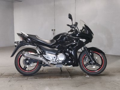 Suzuki GSR250F