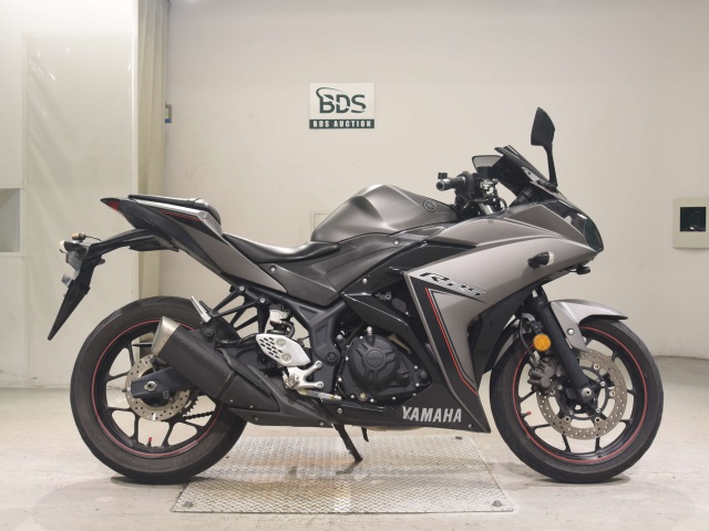 Yamaha YZF-R25 2016
