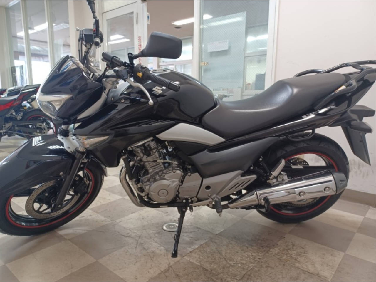 Suzuki GSR250