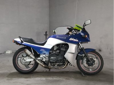Kawasaki GPZ900R 1997