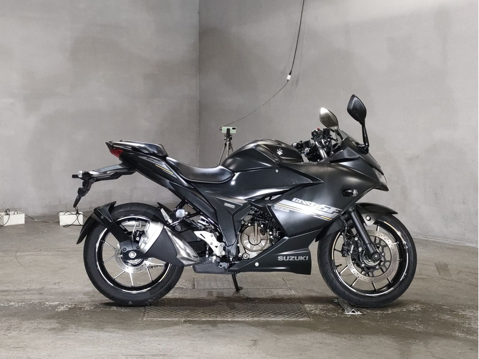 Suzuki GIXXER250SF