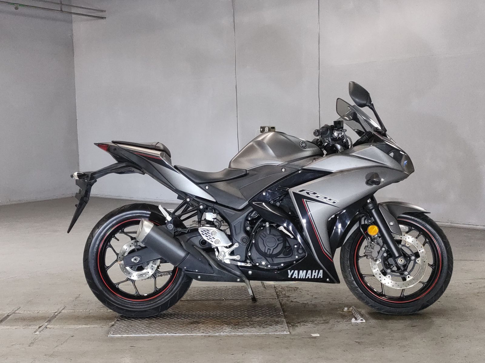 Yamaha YZF-R25 2016