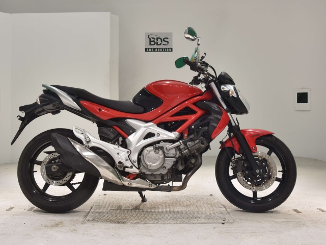 Suzuki GLADIUS SFV400 2010