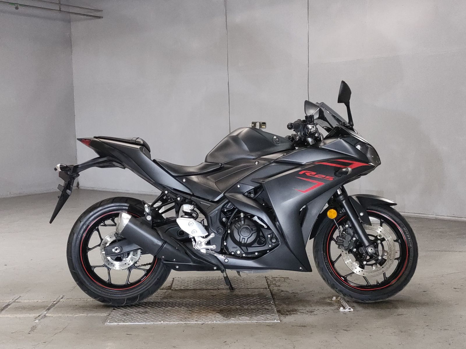 Yamaha YZF-R25 2015