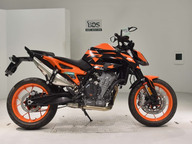 KTM 890 DUKE GP 2023