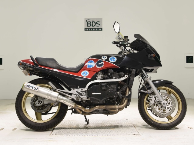 Kawasaki GPZ900R 1990