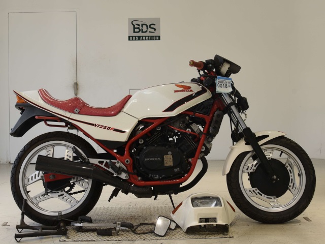 Honda VT250F XELVIS 1982