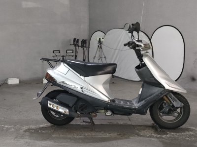 Suzuki ADDRESS V100