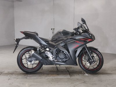 Yamaha YZF-R25 2015