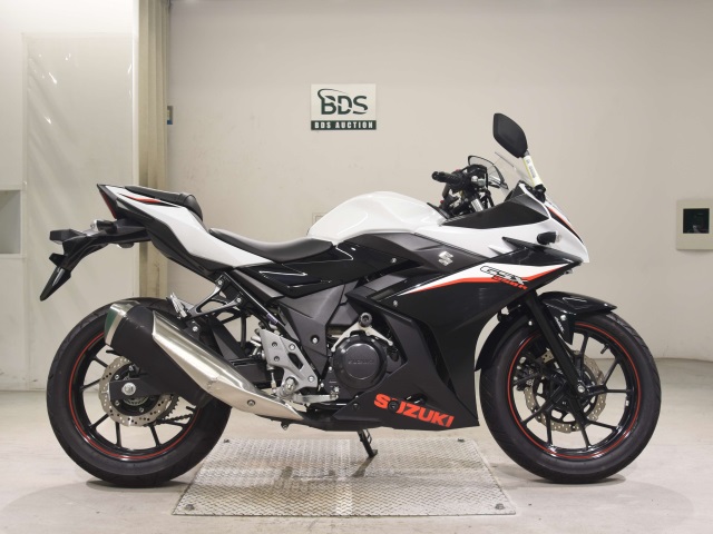 Suzuki GSX250RA